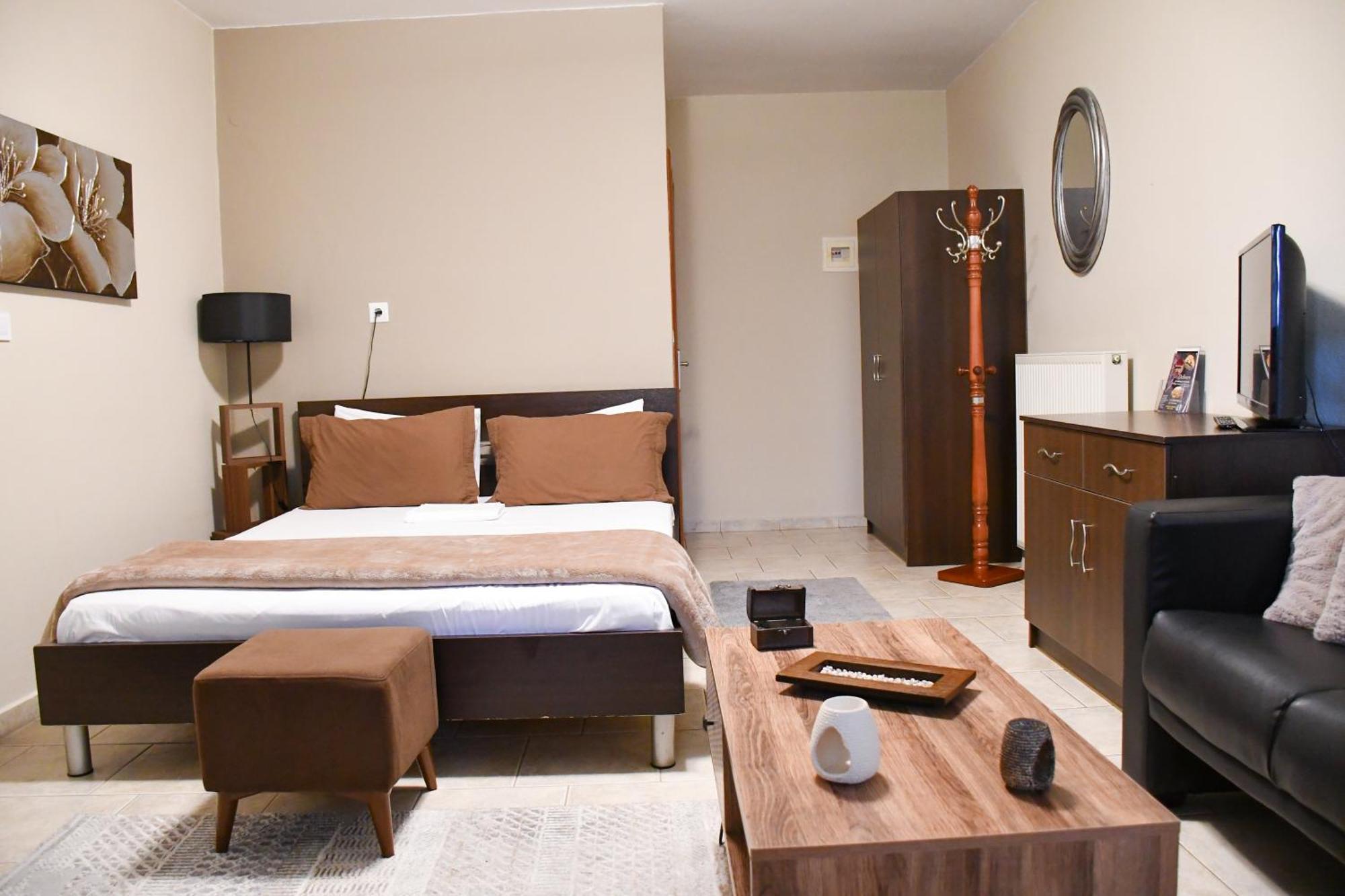 Toula Rooms Ángistron Exteriér fotografie