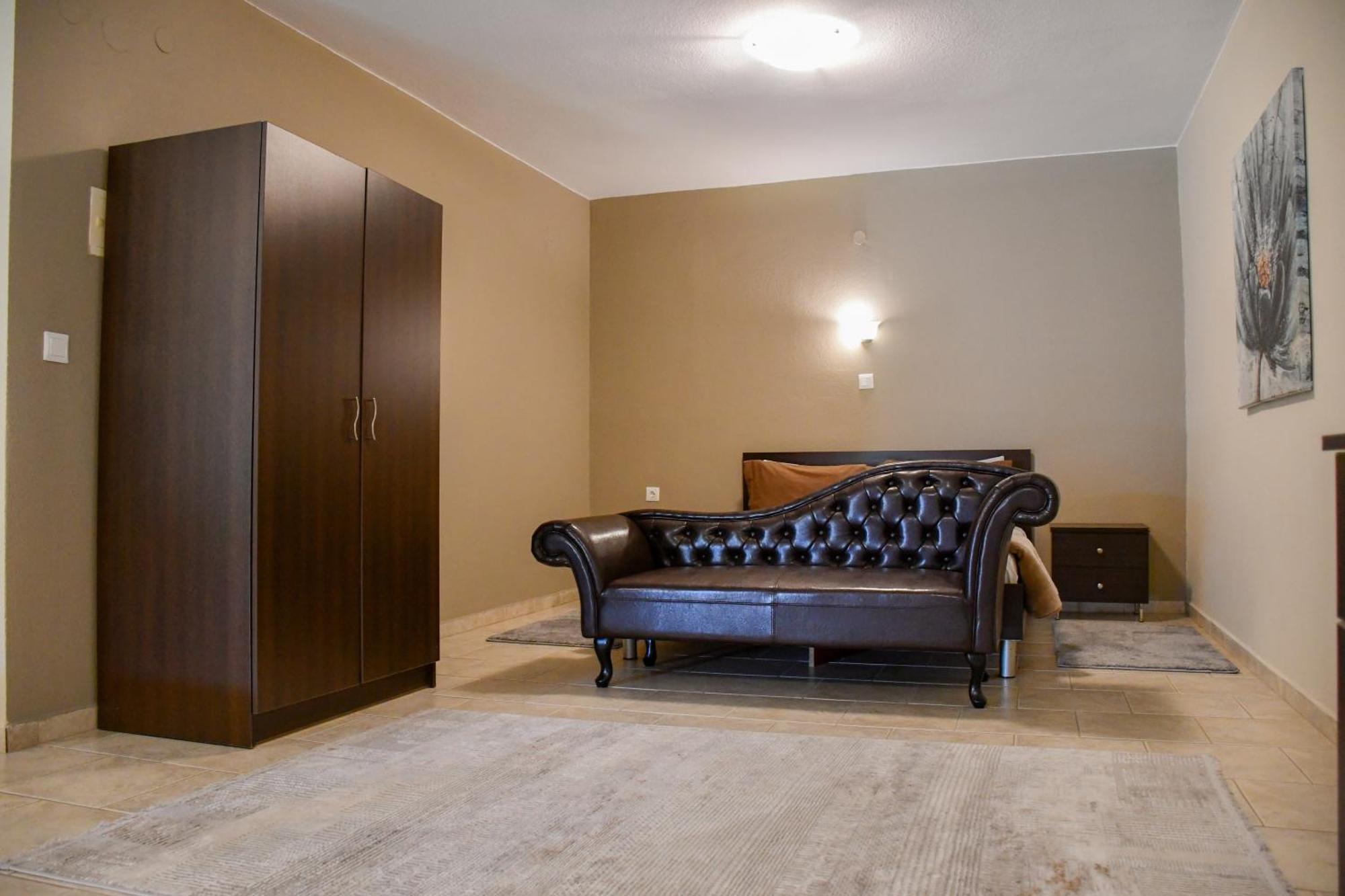Toula Rooms Ángistron Exteriér fotografie
